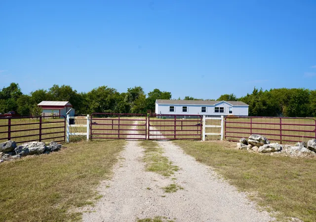 Photo 2 of Sale Pending at 245 Oak Hill Ct, Waxahachie, TX 75167 | MLS# 21058578 | Listing updated on 2026-08-30
