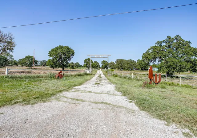 Photo 3 of Single family home for sale at 7726 W Hwy 199, Springtown, TX 76082 | MLS# 21059059 | Listing updated on 2026-08-22