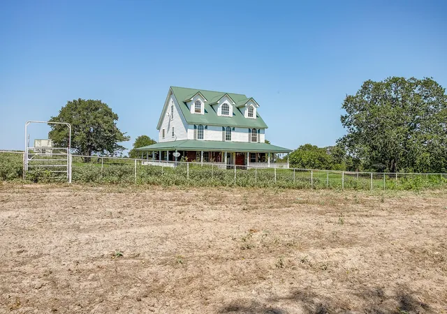 Photo 3 of Single family home for sale at 7726 W Hwy 199, Springtown, TX 76082 | MLS# 21059059 | Listing updated on 2026-08-22