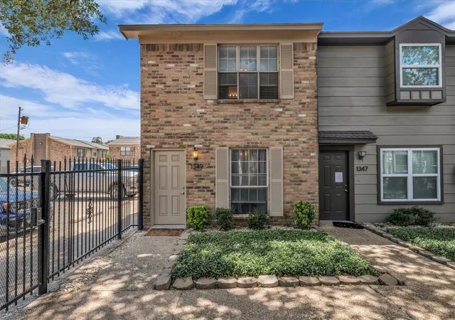 Photo 1 of Sale Pending at 1349 S 11th St, Waco, TX 76706 | MLS# 21059948 | Listing updated on 2026-09-27