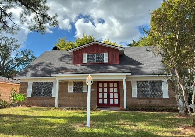 Photo 1 of Single family home for sale at 7306 Camelback Dr, Shreveport, LA 71105 | MLS# 21060172 | Listing updated on 2026-09-17
