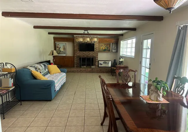 Photo 3 of Single family home for sale at 7306 Camelback Dr, Shreveport, LA 71105 | MLS# 21060172 | Listing updated on 2026-09-17