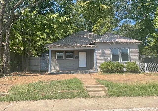 Photo 1 of Sale Pending at 233 10th St Ne, Paris, TX 75460 | MLS# 21060662 | Listing updated on 2026-08-28