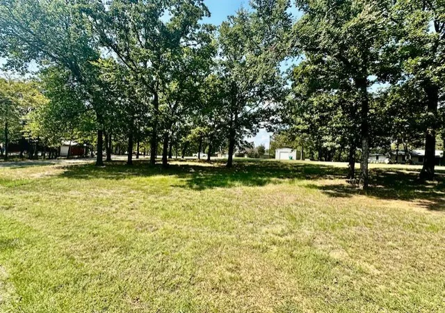 Photo 3 of Single family home for sale at 40 Cumberland Cir, Denison, TX 75021 | MLS# 21059924 | Listing updated on 2026-09-28