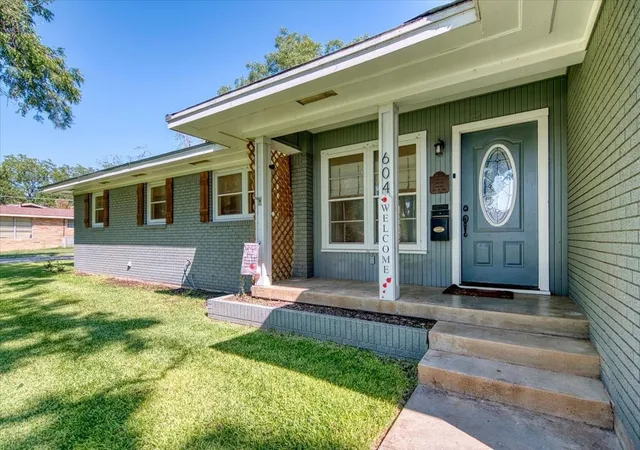 Photo 2 of Sale Pending at 604 W 15th St, Brady, TX 76825 | MLS# 21050813 | Listing updated on 2026-08-22