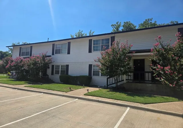 1st image of 210 Austin St, Grapevine, TX 76051 | MLS# 21060884