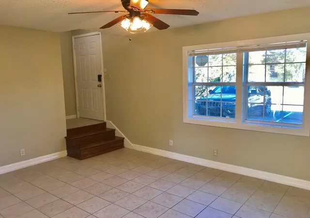 2nd image of 210 Austin St, Grapevine, TX 76051 | MLS# 21060884