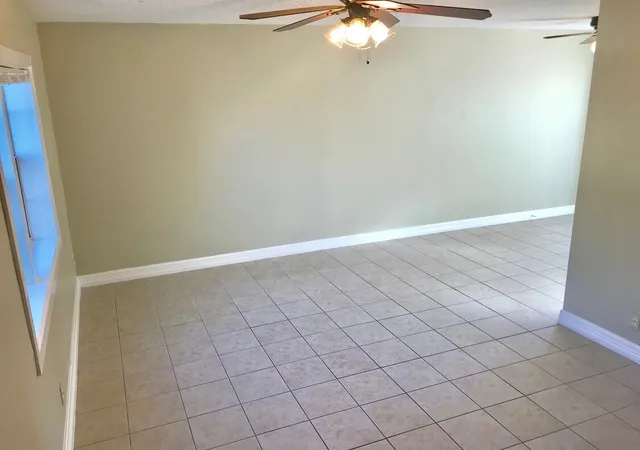 3rd image of 210 Austin St, Grapevine, TX 76051 | MLS# 21060884