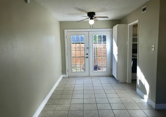 4th image of 210 Austin St, Grapevine, TX 76051 | MLS# 21060884