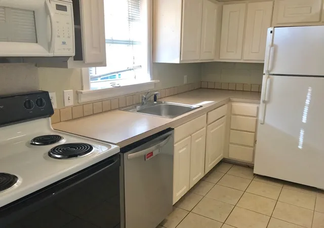 5th image of 210 Austin St, Grapevine, TX 76051 | MLS# 21060884