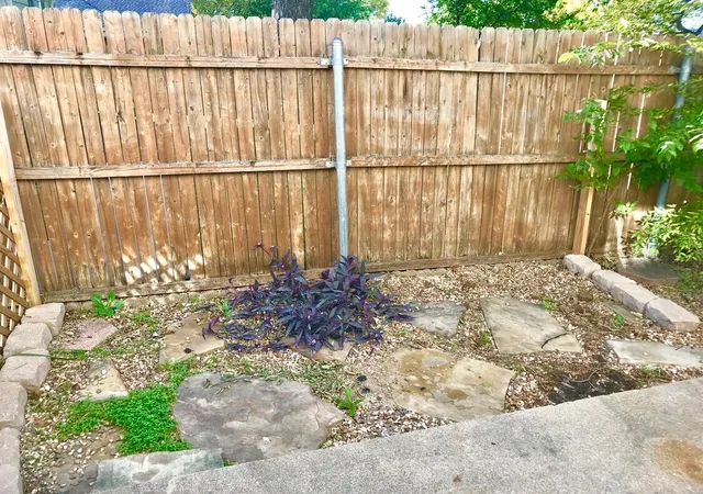 9th image of 210 Austin St, Grapevine, TX 76051 | MLS# 21060884