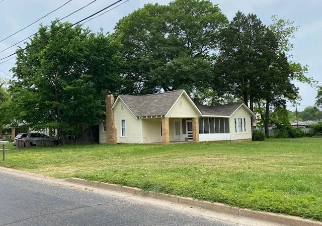 Homes for sale in Athens, TX | 302 W College St, Athens, TX 75751 | MLS# 21063280