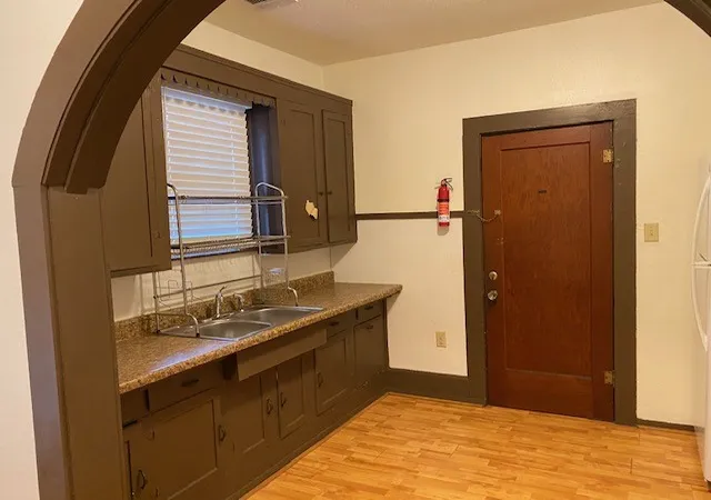 Photo 3 of Single family home for sale at 302 W College St, Athens, TX 75751 | MLS# 21063280 | Listing updated on 2026-09-22