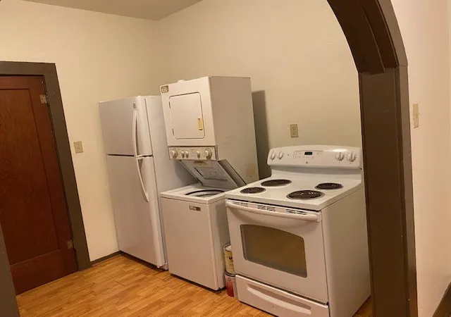 Photo 4 of Single family home for sale at 302 W College St, Athens, TX 75751 | MLS# 21063280 | Listing updated on 2026-09-22