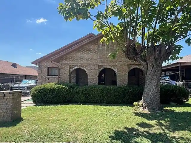 Photo 1 of Single family home for sale at 716 E Harvey Ave, Fort Worth, TX 76104 | MLS# 21062596 | Listing updated on 2026-10-30