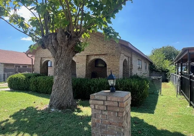 2nd image of 716 E Harvey Ave, Fort Worth, TX 76104 | MLS# 21062596