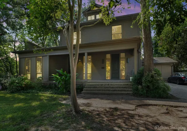Single family home for sale at 1025 Delaware St, Shreveport, LA 71106 | MLS# 21064040