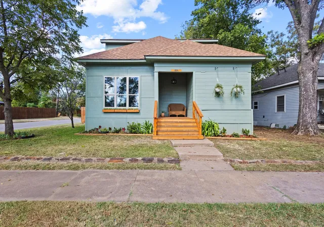 Homes for sale in Denison, TX | 831 W Owing St, Denison, TX 75020 | MLS# 21064869