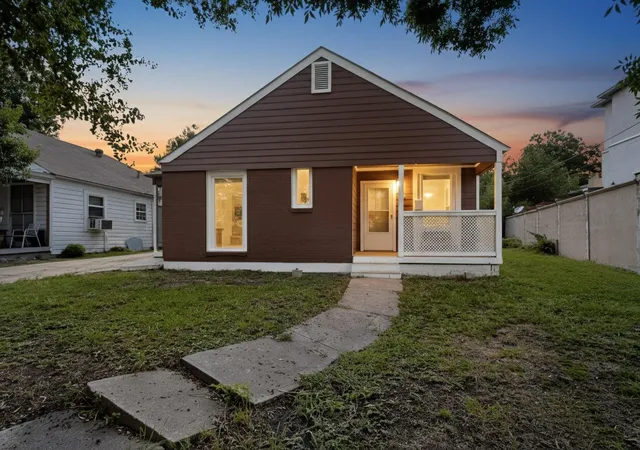 Multi family home for sale at 5020 Pershing St, Dallas, TX 75206 | MLS# 21061033