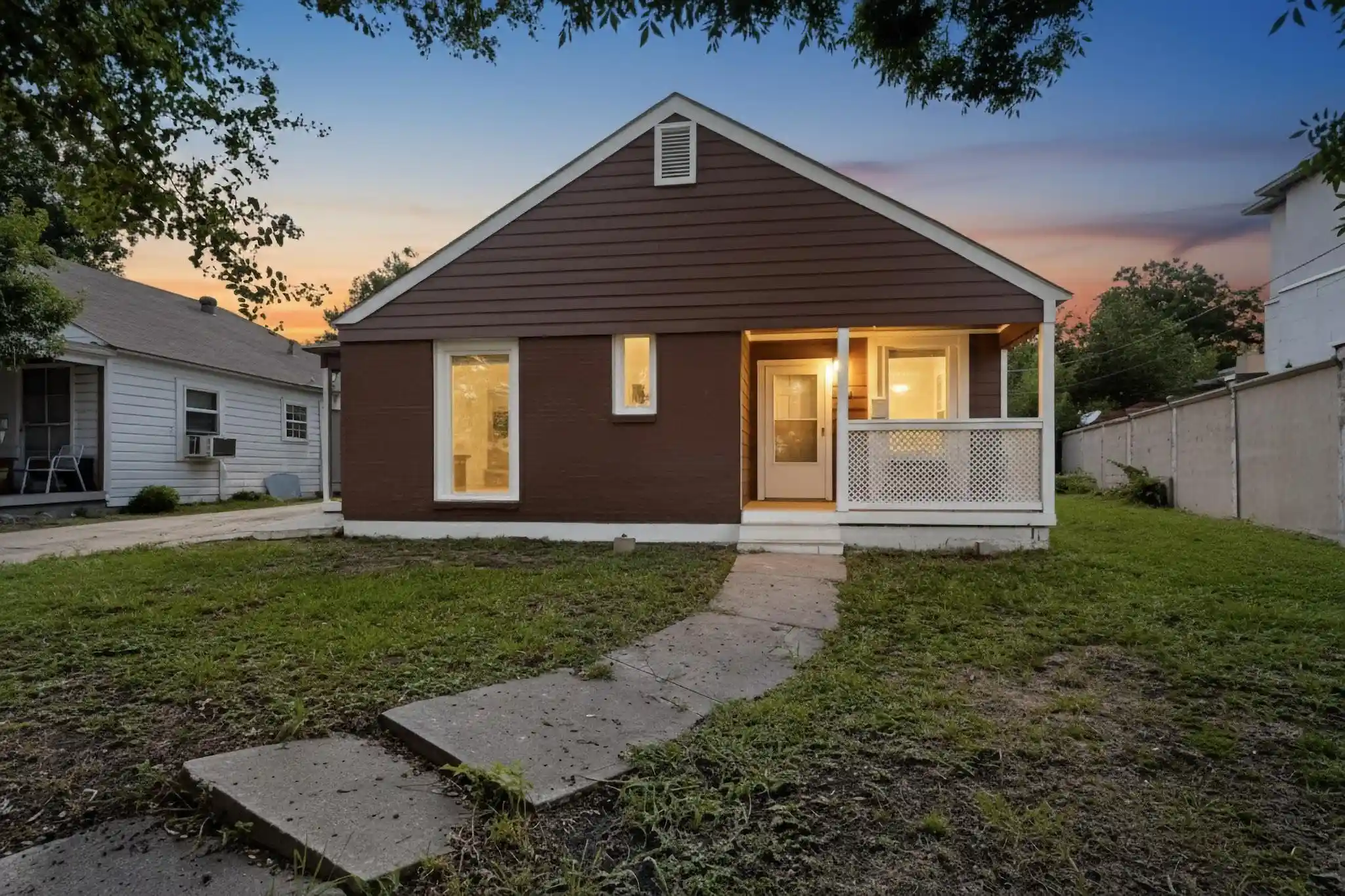 Photo 1 of Multi family home for sale at 5020 Pershing St, Dallas, TX 75206 | MLS# 21061033 | Listing updated on 2026-10-19
