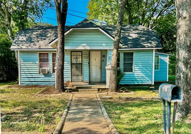Homes for sale in Lacy Lakeview, TX | 118 N Bermuda St, Lacy Lakeview, TX 76705 | MLS# 21063651