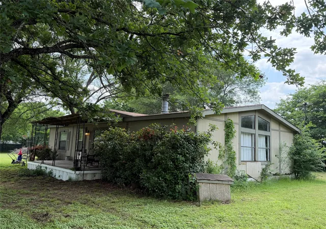 Photo 3 of Manufactured home for sale at 1048 Red Bird, Kemp, TX 75143 | MLS# 21060838 | Listing updated on 2026-09-04