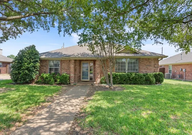 Photo 1 of Single family home for sale at 1414 Chapel Hill Dr, Waco, TX 76712 | MLS# 21037942 | Listing updated on 2026-10-07