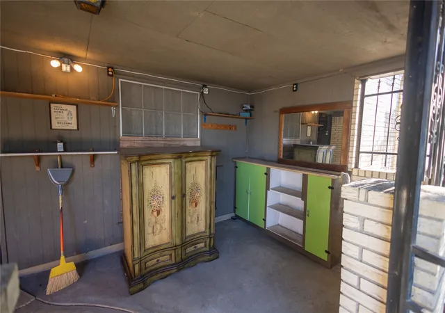 31st image of 809 Lomo St, Fort Worth, TX 76110 | MLS# 21059078