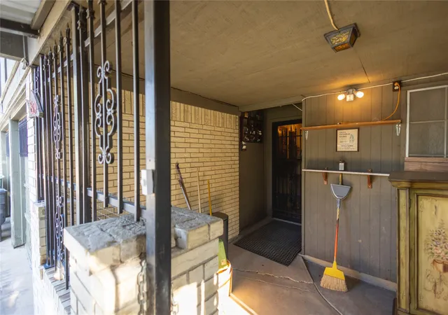 3rd image of 809 Lomo St, Fort Worth, TX 76110 | MLS# 21059078