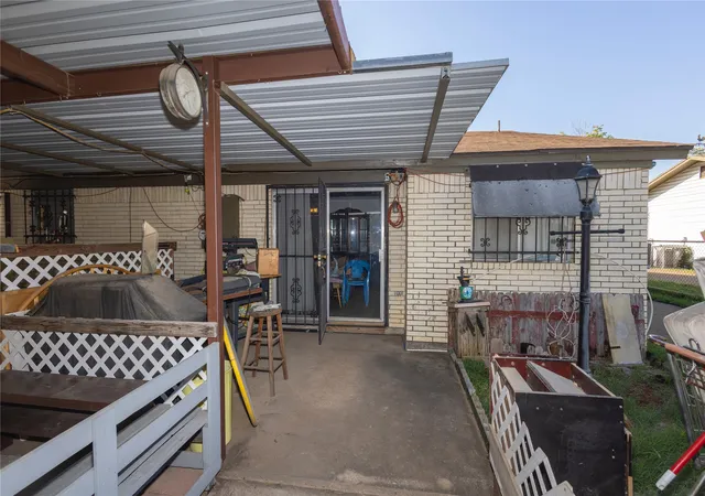 4th image of 809 Lomo St, Fort Worth, TX 76110 | MLS# 21059078