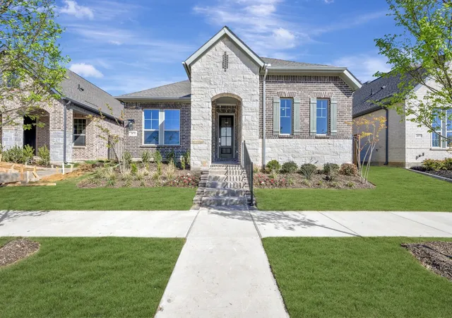 Photo 1 of Single family home for sale at 2075 Emerald Grove Dr, Arlington, TX 76005 | MLS# 21065909 | Listing updated on 2026-09-28