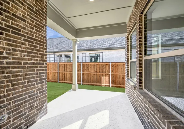 Photo 2 of Single family home for sale at 2075 Emerald Grove Dr, Arlington, TX 76005 | MLS# 21065909 | Listing updated on 2026-09-28