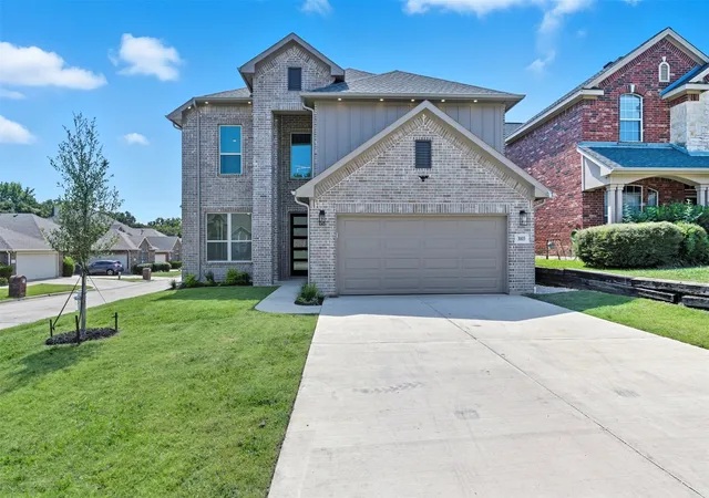 Photo 1 of Sale Pending at 3003 Oak Bourne Dr, Arlington, TX 76016 | MLS# 21065779 | Listing updated on 2026-08-22