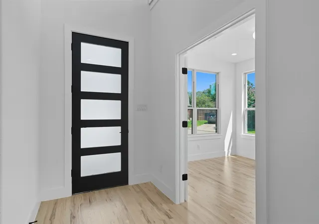Photo 3 of Sale Pending at 3003 Oak Bourne Dr, Arlington, TX 76016 | MLS# 21065779 | Listing updated on 2026-08-22
