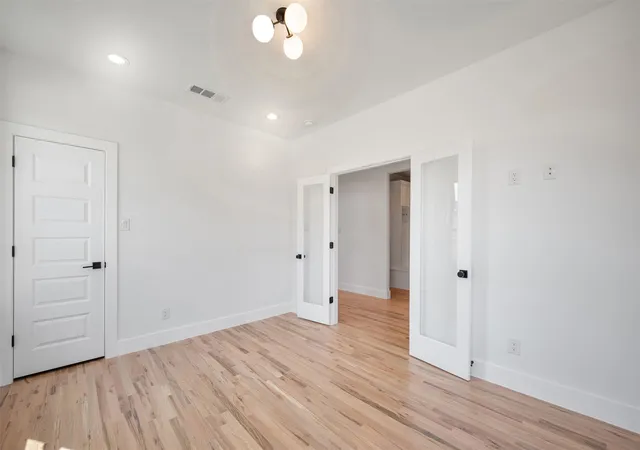 Photo 4 of Sale Pending at 3003 Oak Bourne Dr, Arlington, TX 76016 | MLS# 21065779 | Listing updated on 2026-08-22