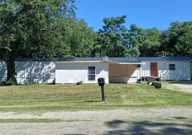 Homes for sale in Granbury, TX | 2916 E Briarwood St, Granbury, TX 76048 | MLS# 21065873