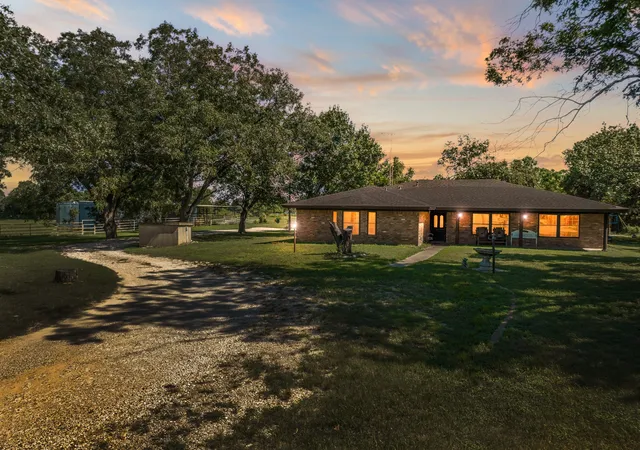 Homes for sale in Robinson, TX | 821 E Stegall Rd, Robinson, TX 76706 | MLS# 21065250