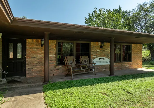 Homes for sale in Robinson, TX | 821 E Stegall Rd, Robinson, TX 76706 | MLS# 21065250