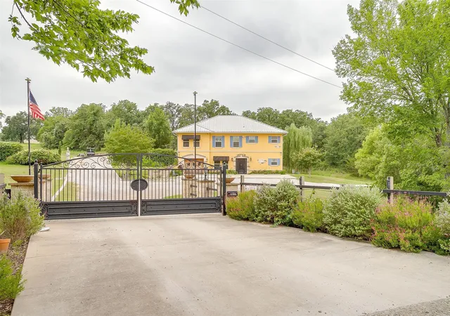 Photo 4 of House for sale at 383 Co Rd 3672, Springtown, TX 76082 | MLS# 21066145 | Listing updated on 2026-09-18