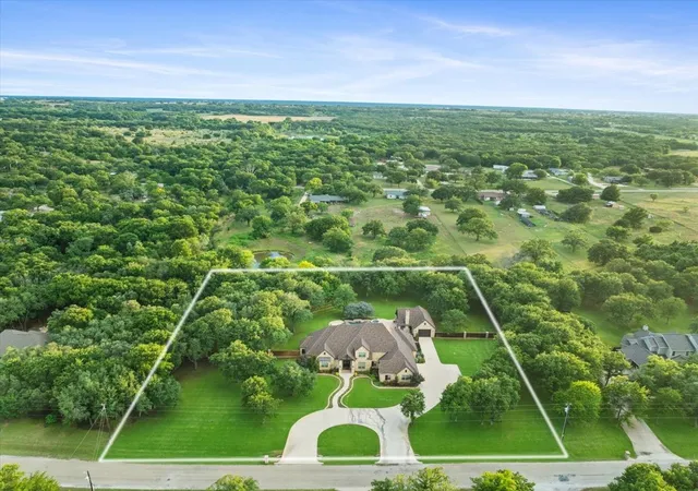 Photo 2 of Single family home for sale at 915 Timber Creek Dr, Stephenville, TX 76401 | MLS# 21065118 | Listing updated on 2026-08-28
