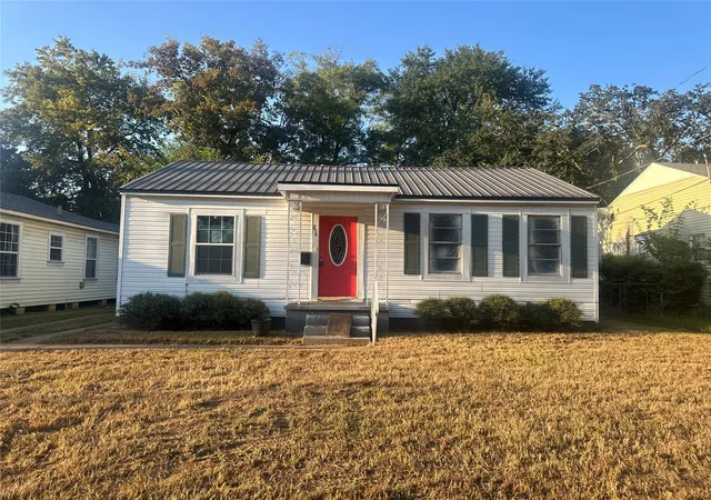 Photo 1 of Single family home for sale at 254 E Slattery Blvd, Shreveport, LA 71104 | MLS# 21065427 | Listing updated on 2026-07-23