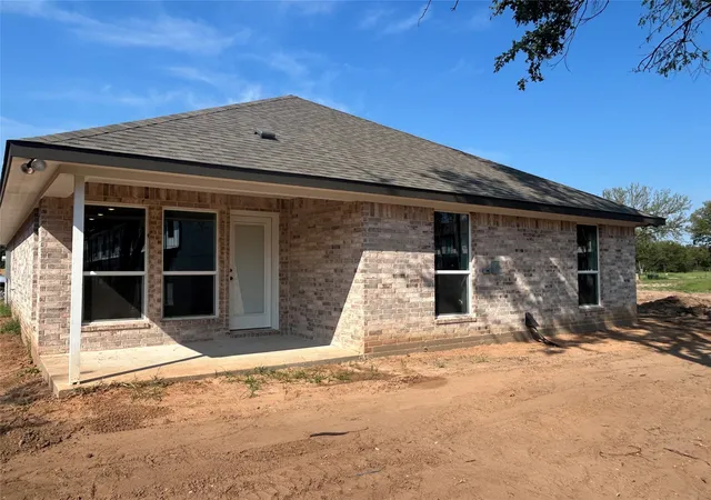 Homes for sale in Lacy Lakeview, TX | 412 Conway St, Lacy Lakeview, TX 76705 | MLS# 21067244