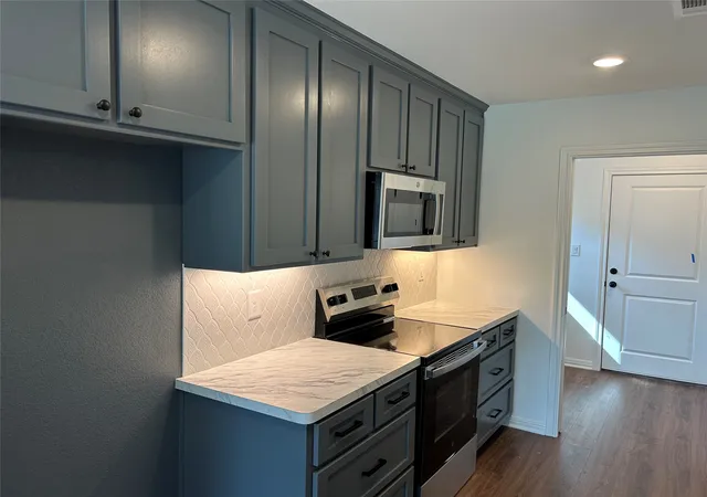 Homes for sale in Lacy Lakeview, TX | 412 Conway St, Lacy Lakeview, TX 76705 | MLS# 21067244