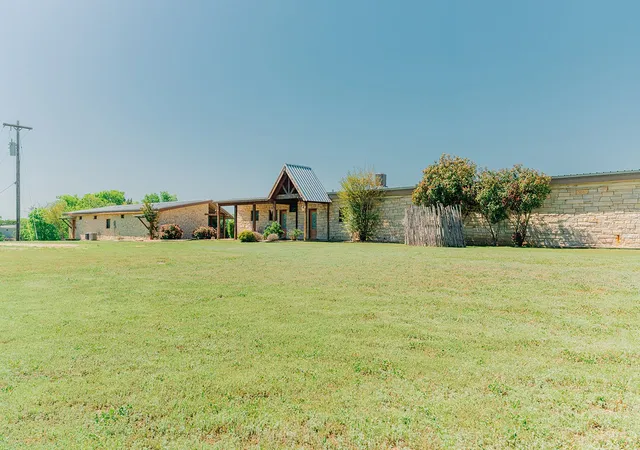 Photo 2 of Mansion for sale at 175 Tobacco Rd Rd, Whitney, TX 76692 | MLS# 21068040 | Listing updated on 2026-08-21