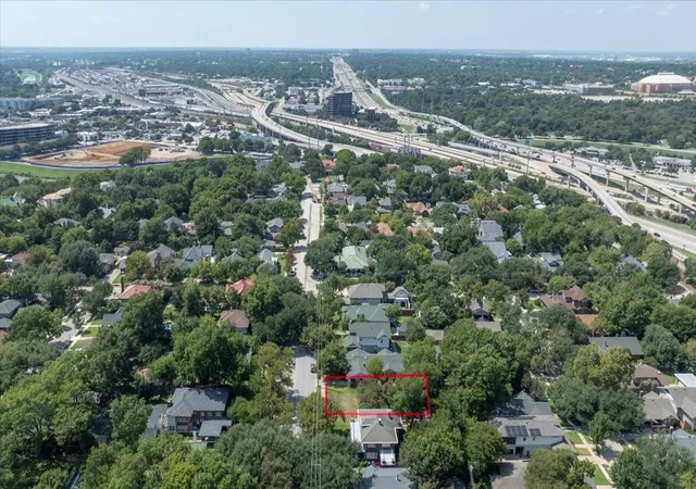2nd image of 2328 Mistletoe Blvd, Fort Worth, TX 76110 | MLS# 21067776