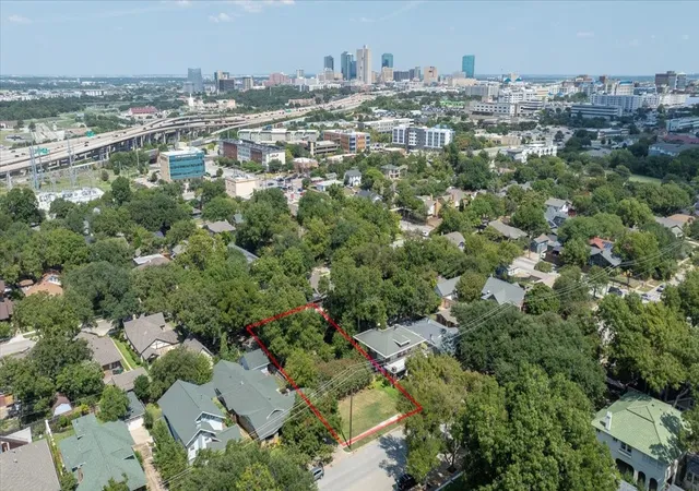 3rd image of 2328 Mistletoe Blvd, Fort Worth, TX 76110 | MLS# 21067776