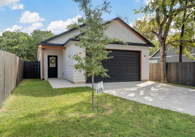 Photo 3 of Single family home for sale at 505 Lottie St, Waco, TX 76704 | MLS# 21067127 | Listing updated on 2026-10-02
