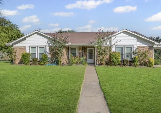 Photo 1 of Single family home for sale at 1803 Inez Dr, Robinson, TX 76706 | MLS# 21068598 | Listing updated on 2026-08-29