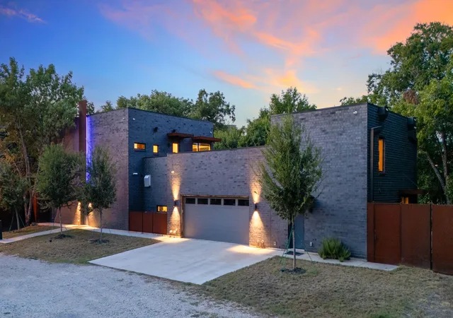 Photo 2 of Mansion for sale at 4798 Iberia Ave, Dallas, TX 75207 | MLS# 21056779 | Listing updated on 2026-09-02