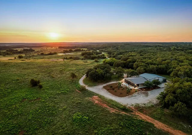 Homes for sale in Saint Jo, TX | 3773 Cottonwood Creek Rd, Saint Jo, TX 76265 | MLS# 21068557